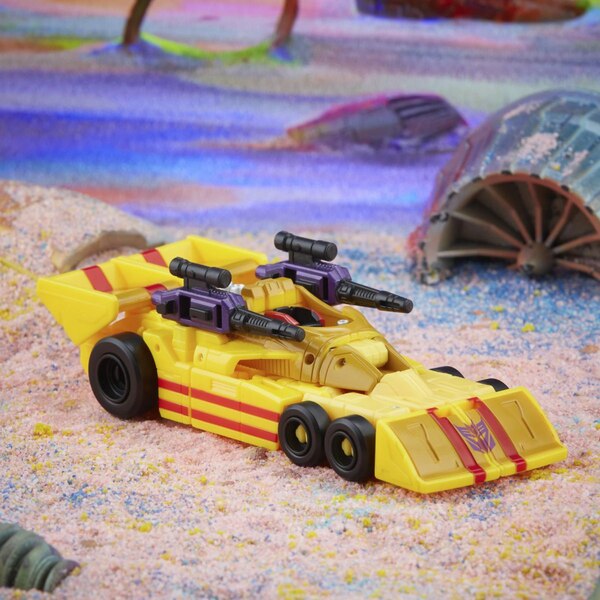 Transformers Legacy Deluxe Dragstrip Official Image  (16 of 53)